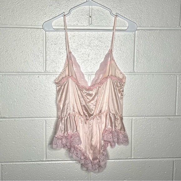 < Vintage Pink Lace Trimmed Lingerie Teddy > - Picture 3 of 3